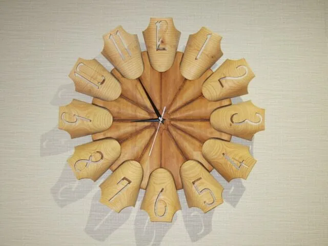 手作り　木の時計　丸型変形